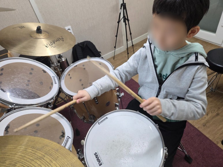 시각장애 아동청소년 치료지원사업 사진