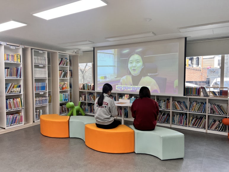 도서관 원화전시 사진